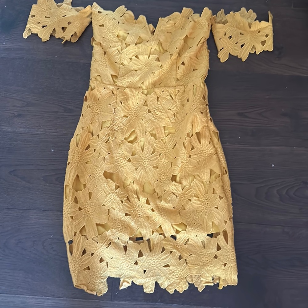 Few Moda Off The Shoulder Floral Dress